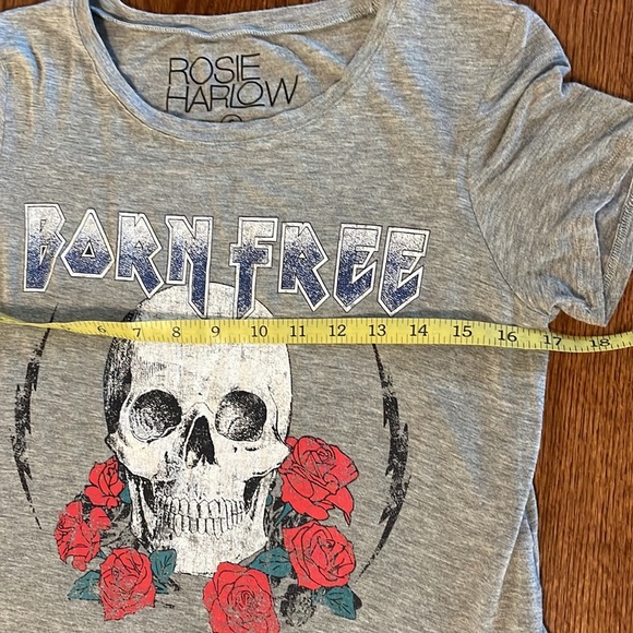 ROSIE HARLOW women’s BORN FREE distressed SKULL print high low super soft tee SM - Picture 9 of 10